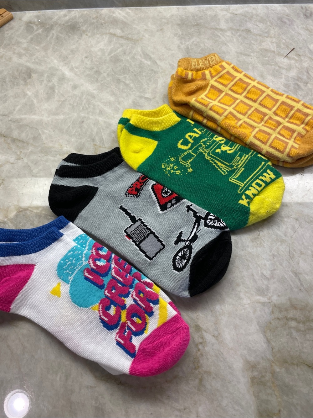 Stranger Things Colorful No-Show Sock Set - Yellow, Green, Gray, White & Pink